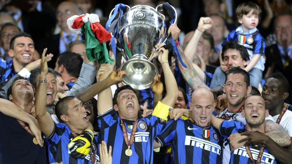 Inter Lifting up the Champions League in 2009-2010